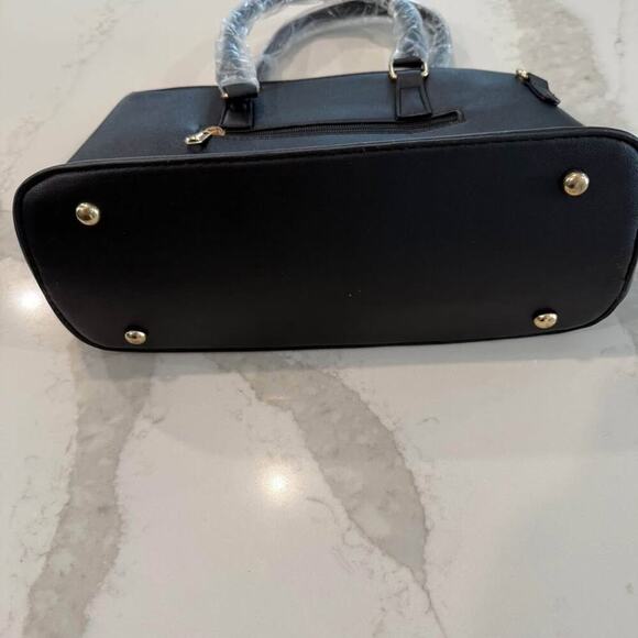 Danbaoly NWOT Black Faux Leather Purse/Handbag Gold Accents Zipper Closure - Picture 4 of 10